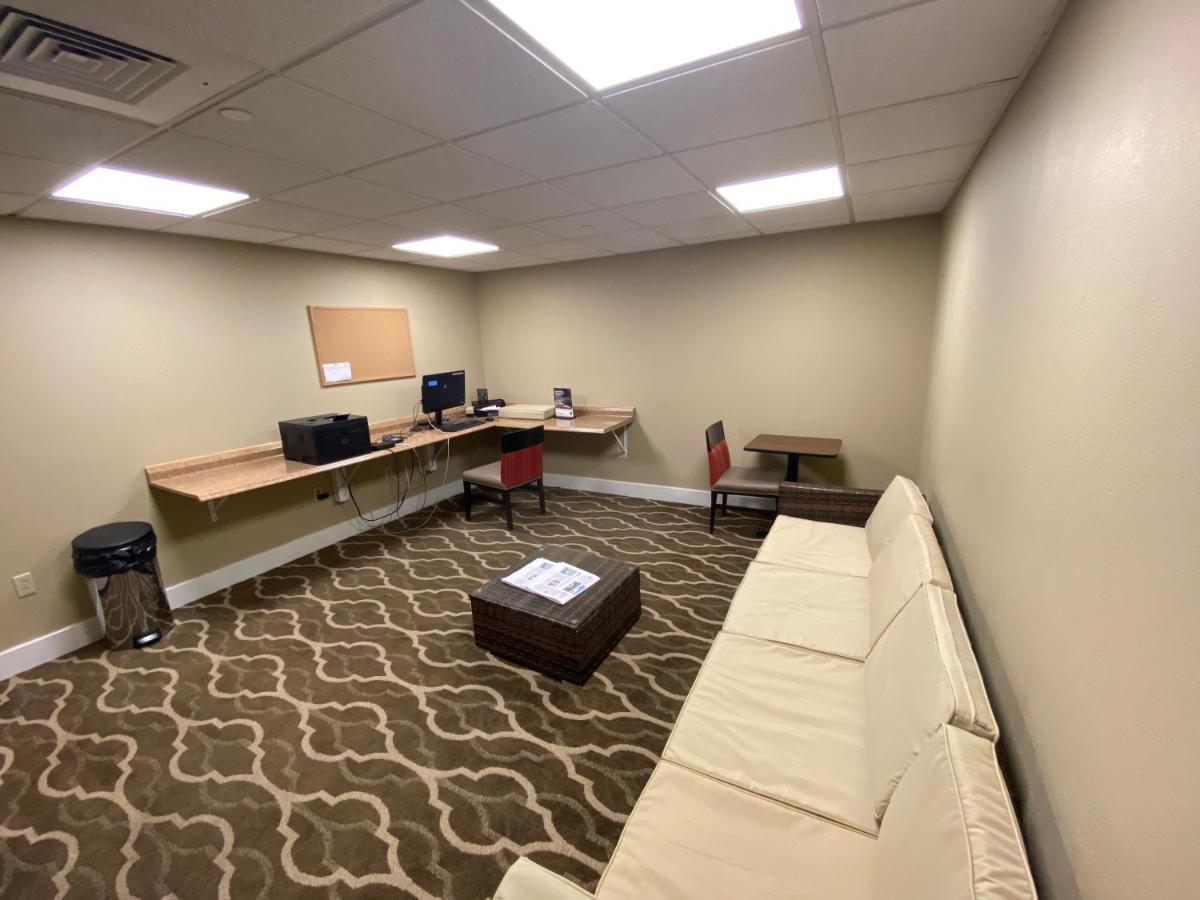 Comfort Suites Near Casinos Норидж Экстерьер фото