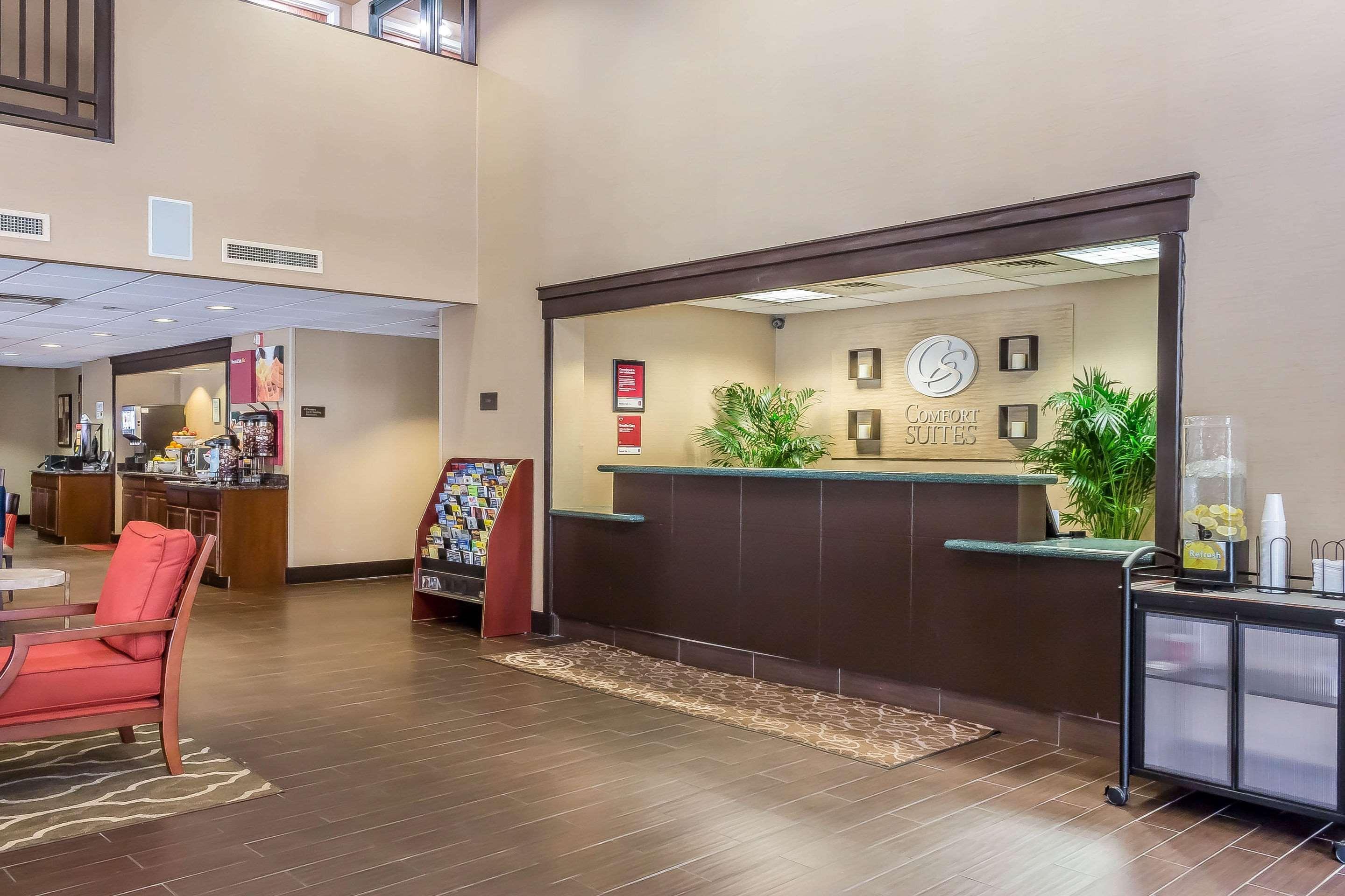 Comfort Suites Near Casinos Норидж Экстерьер фото