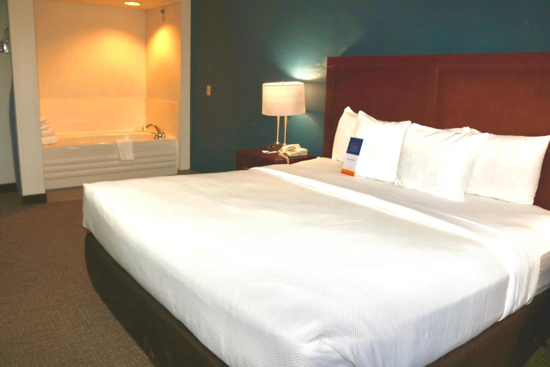 Comfort Suites Near Casinos Норидж Экстерьер фото